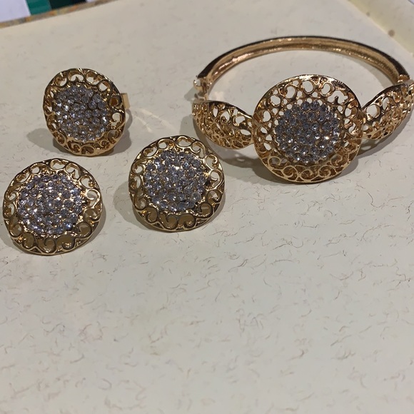 Bracelet, Earrings, Ring Set💗 - Picture 1 of 9